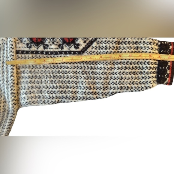 VTG Wool Chunky Knitted Cardigan Sweater M Black Cream Red Metal Scroll Buttons - Picture 11 of 13